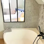 Bed and Breakfast La Maison Gervaiserie & 4*