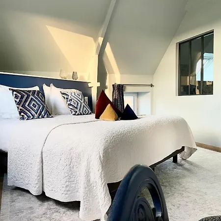 La Maison Gervaiserie & Bed & Breakfast Reville