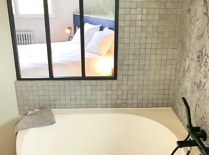 Bed & Breakfast La Maison Gervaiserie & 4*